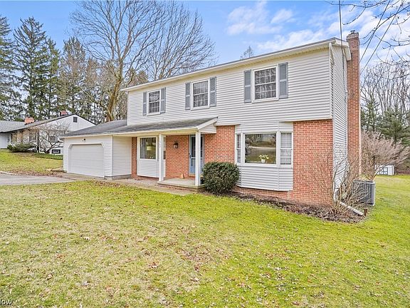 2nd image of 1062 Hillcrest Dr