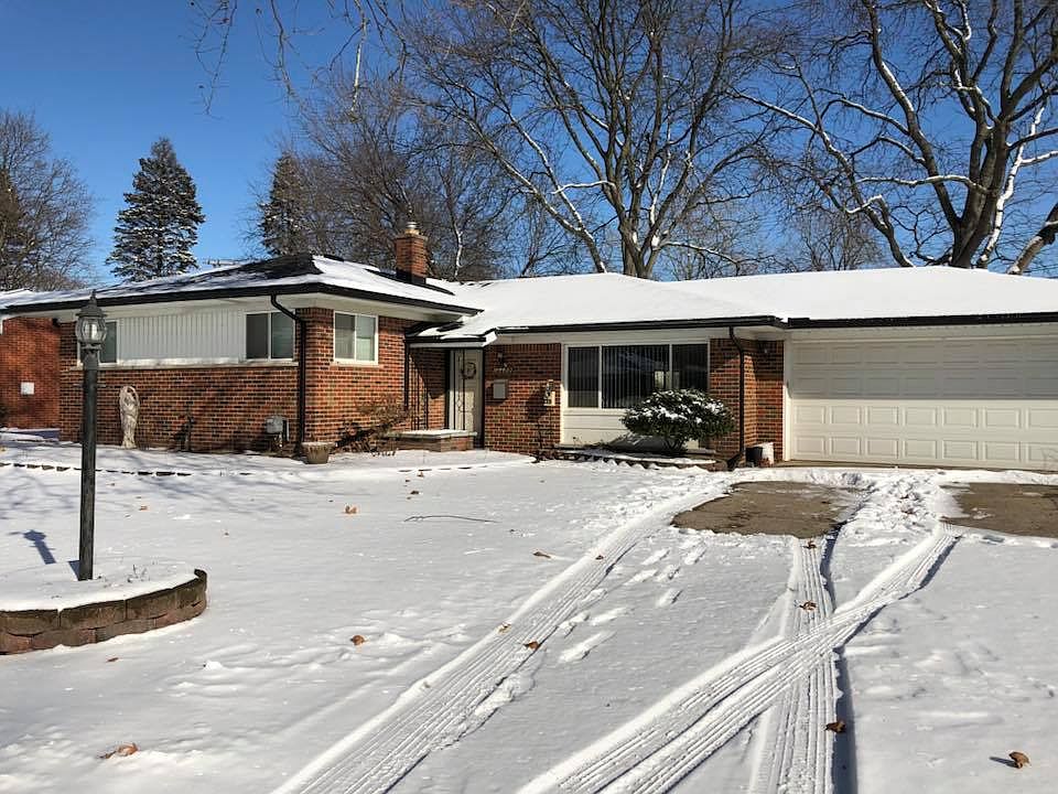 1st image of 16422 Surrey St