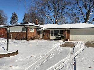 16422 Surrey St, Livonia, MI 48154