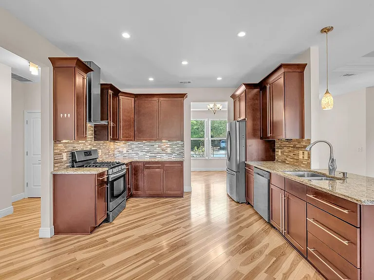 4782 Primrose St — Photo 14