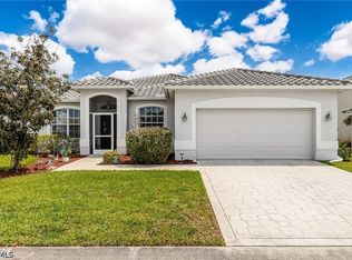 11062 Lakeland Cir, Fort Myers, FL 33913