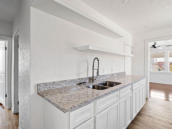 4th image of 1116 N Copia St