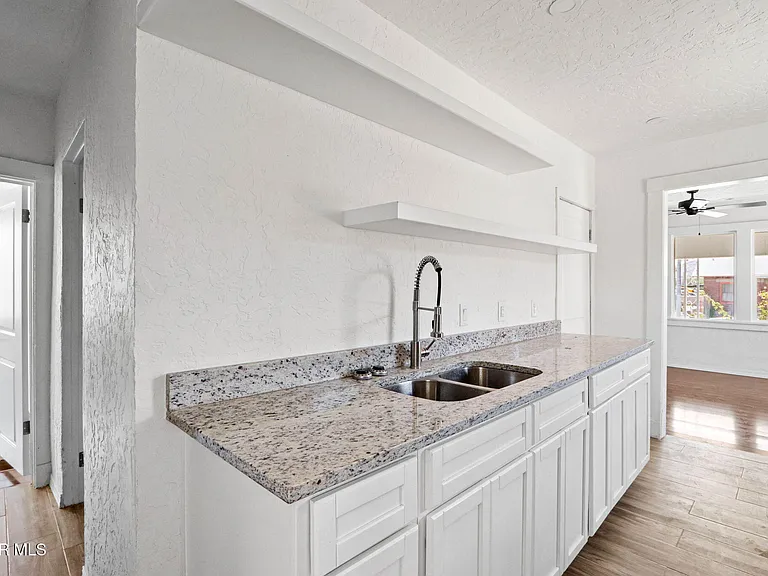 1116 N Copia St — Photo 4