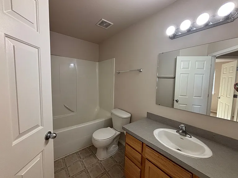 4115 Geranium Loop NE — Photo 12