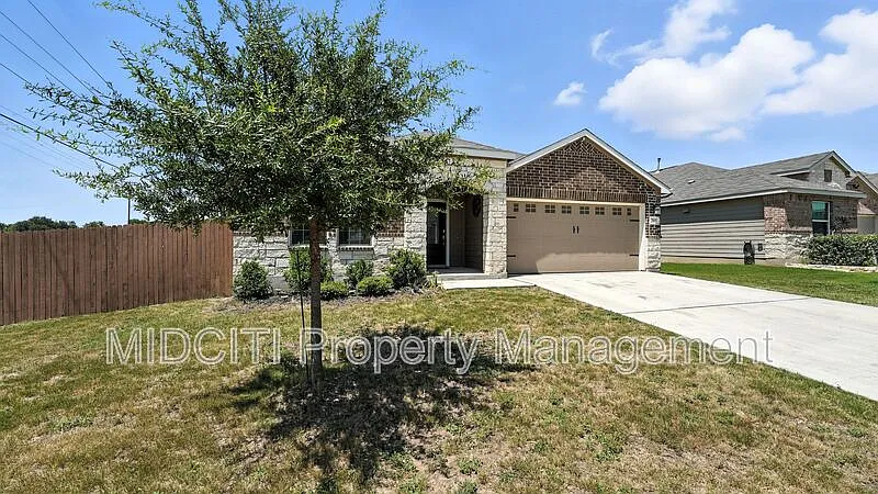 4 bed, 3.0 bath, 2381 sqft, $2,100 — Photo 2