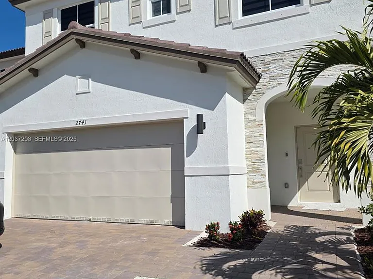 2741 SE 24th Ct — Photo 1