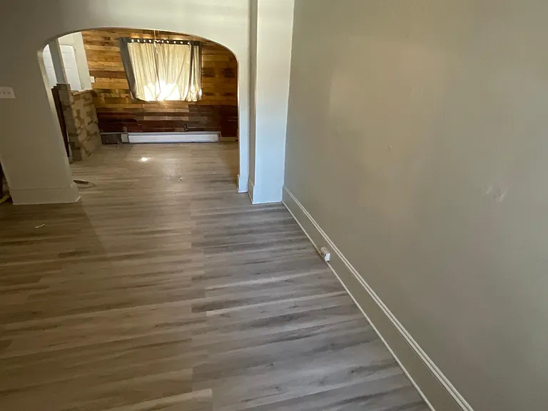 710 W Laurel Blvd — Photo 2