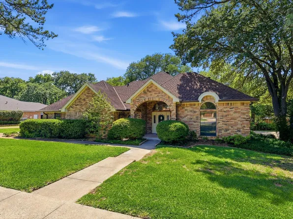 3813 Cambridge Cir W, Bedford, TX 76021