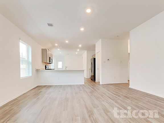3rd image of 212 Seven Pines Dr