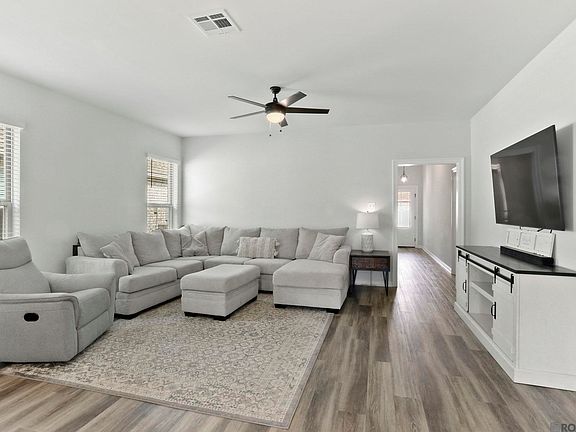 5th image of 39111 Forestwood Ave