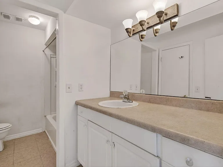 3502 Gardens East Dr #B — Photo 35