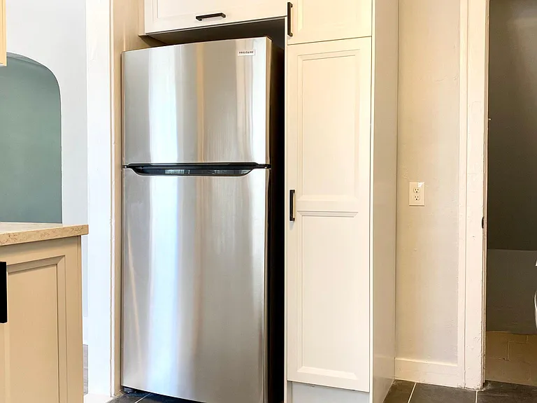 kitchen - Stainless Fridge, Pantry