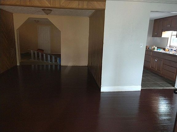 4th image of 429 NE Escambia St