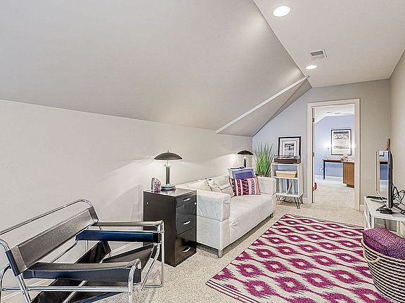 2nd image of 601 W Meyer Blvd