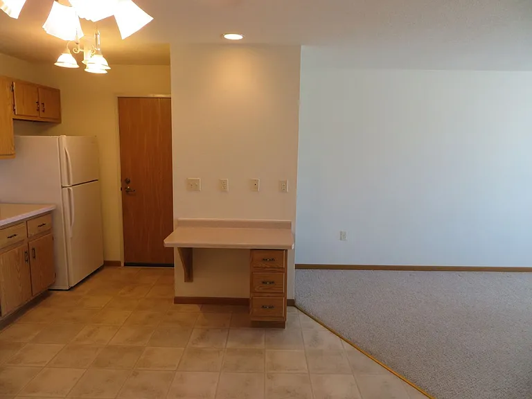 612 W State St — Photo 3