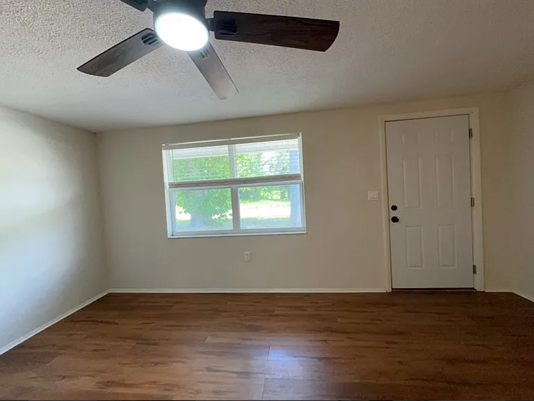 15839 Villa Dr — Photo 8