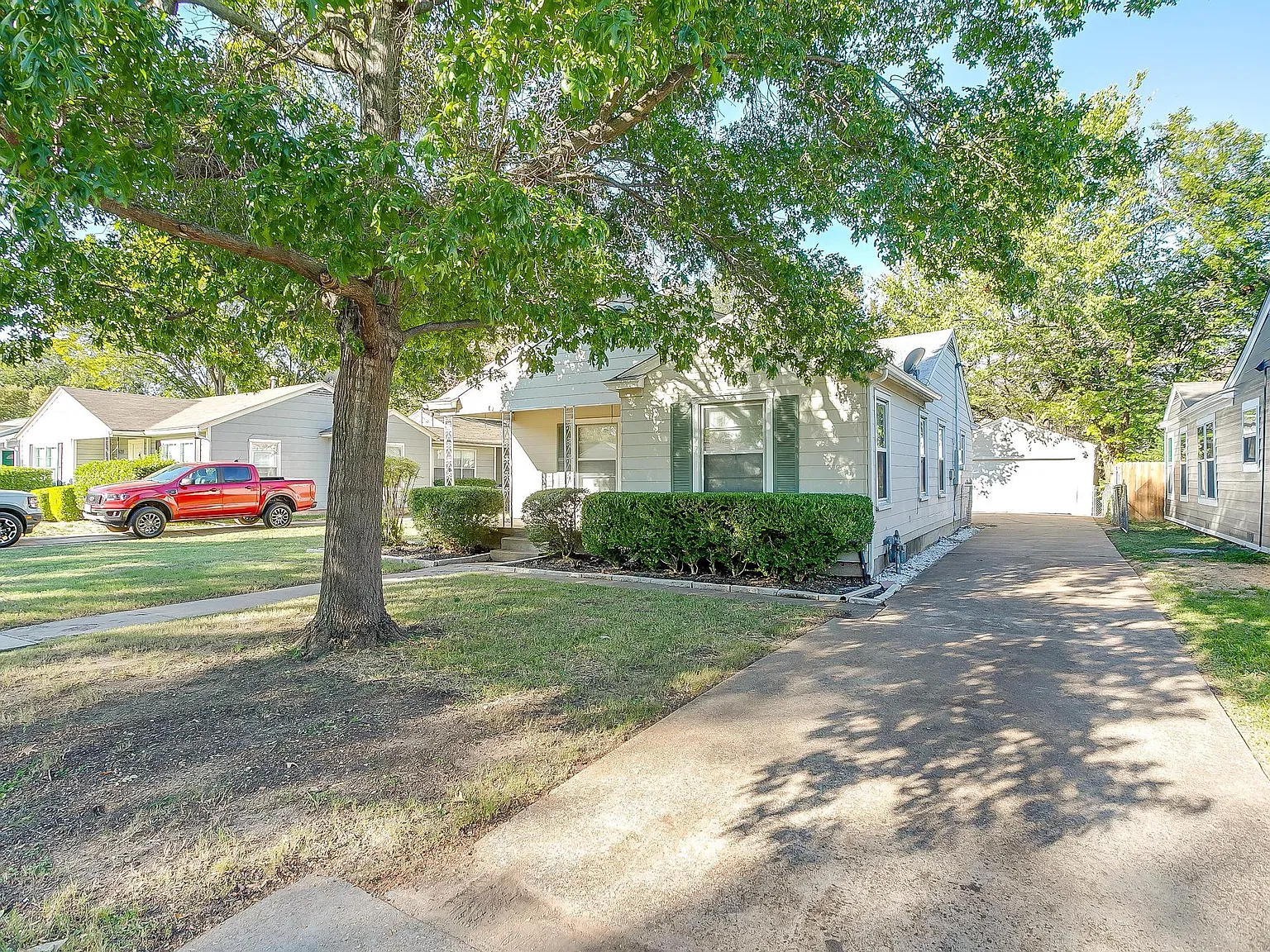 3 bed, 1280 sqft, $2,300 — Photo 2