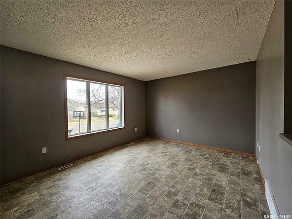 4th image of 1361 106th St