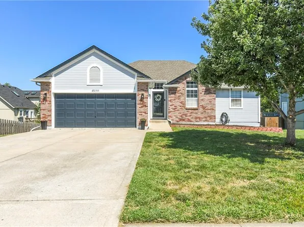 4500 NE Jamestown Dr, Lees Summit, MO 64064