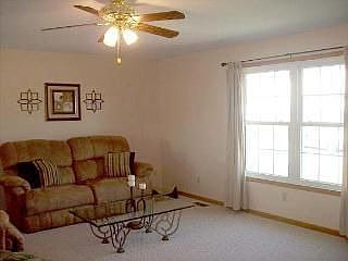 4th image of 1512 Castle Dr