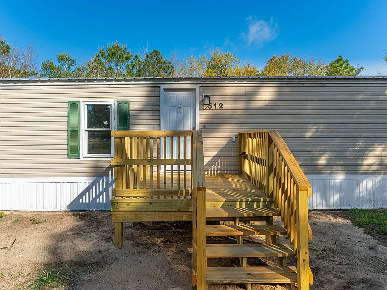 512 W Bach Dr — Photo 4