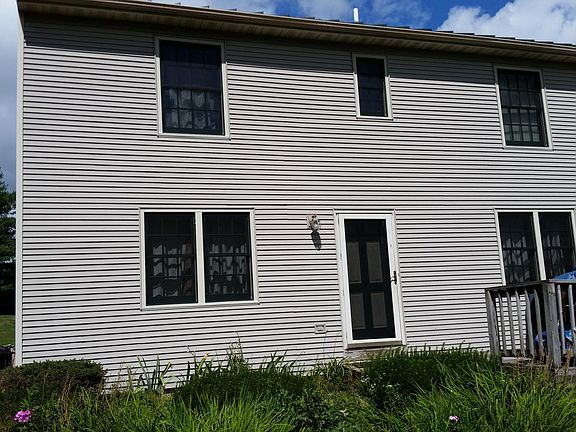 Private entrance. Quiet and serene. Close to Grocery Stores, Cinema, Restaurants, Churches, Burlington, Williston, Jericho, Richmond etc.