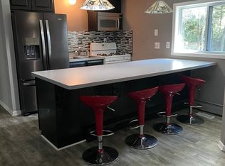 5010 Hilltop Dr, Wonder Lake, IL 60097