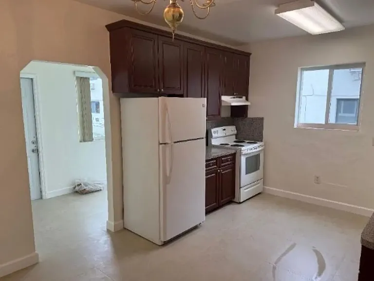 2180 SW 9th St — Photo 3