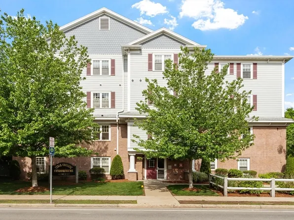 185 Essex St #1A, Melrose, MA 02176