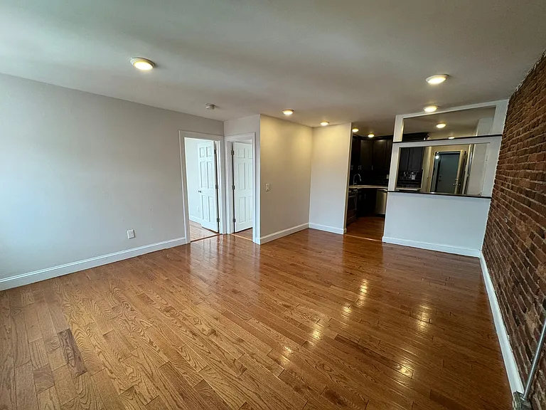 212 Maverick St #6L — Photo 2