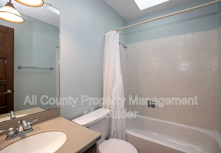 470 W Sutton Cir — Photo 17