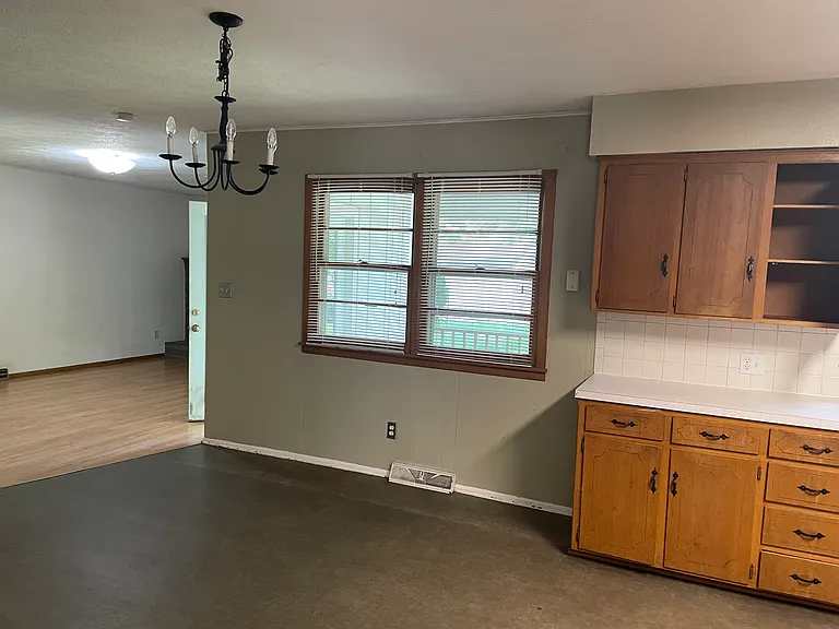 832 S Luster Ave — Photo 10