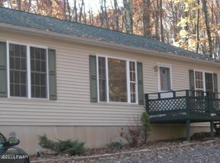 155 Chipmunk Rd E, Bushkill, PA 18324