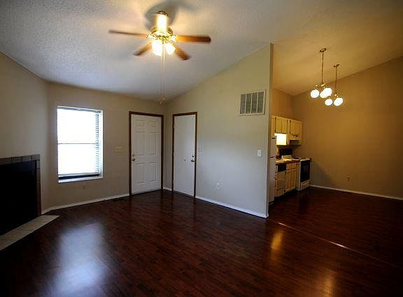 3rd image of 33 Fox Meadow Ln APT B