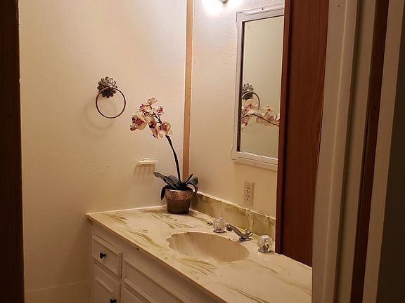 4th image of 3108 Grant St #B