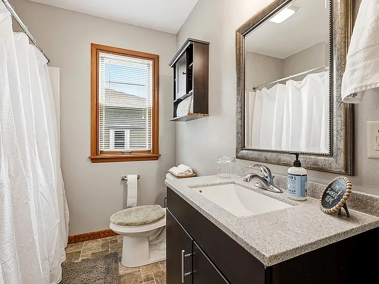 1040 Clara Ct — Photo 5