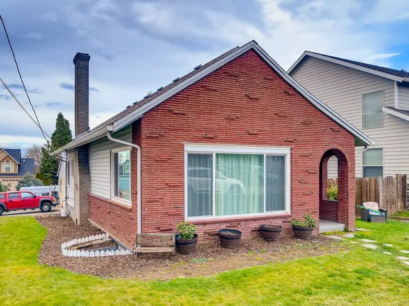 10705 NE Skidmore St #C, Portland, OR 97220