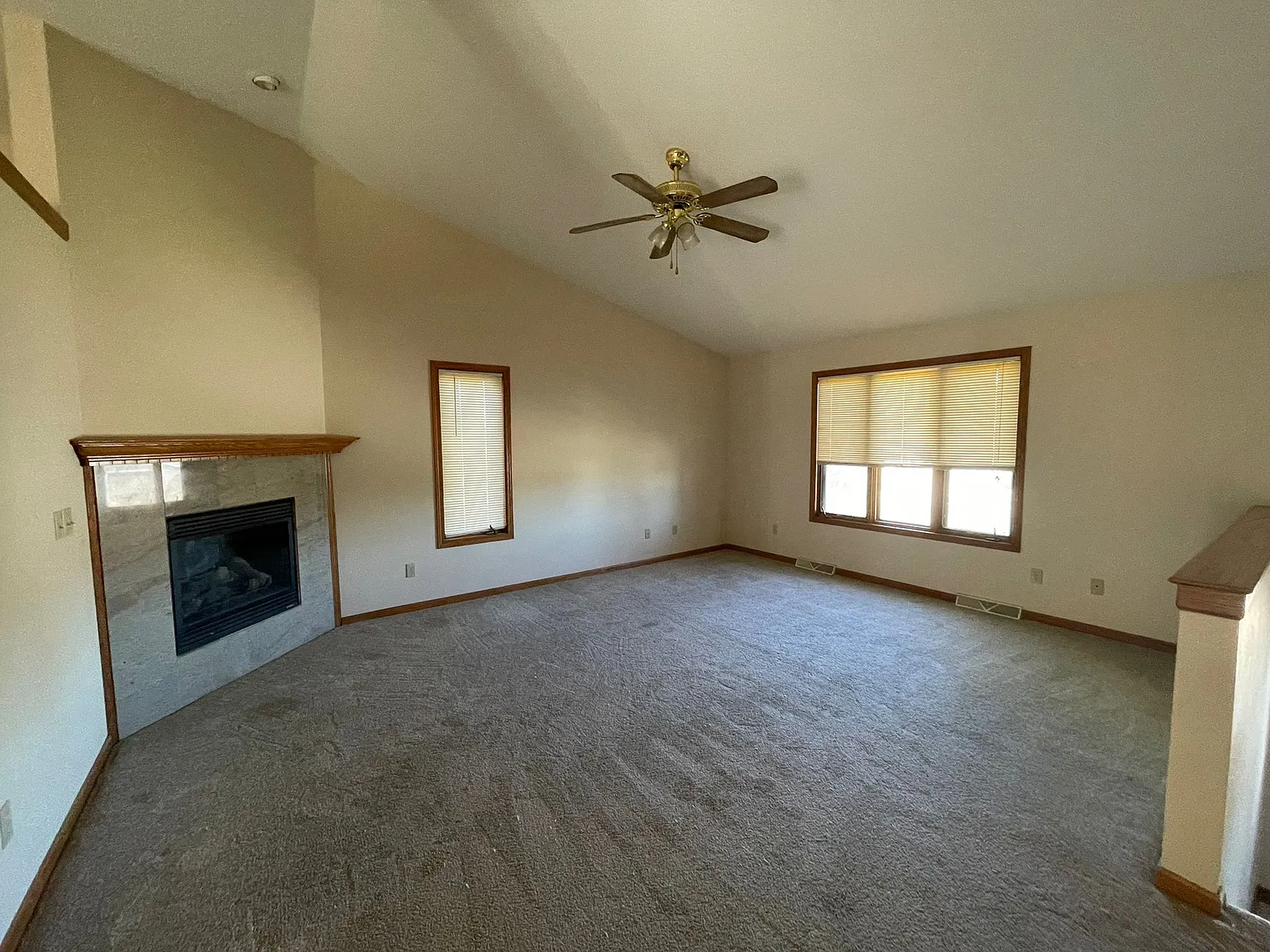 931 W Monroe Ave — Photo 2