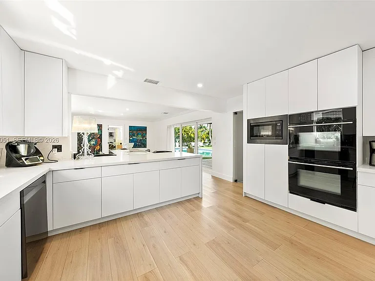 424 Alamanda Dr — Photo 17