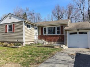 2834 Heathercrest Dr, Yorktown Heights, NY 10598