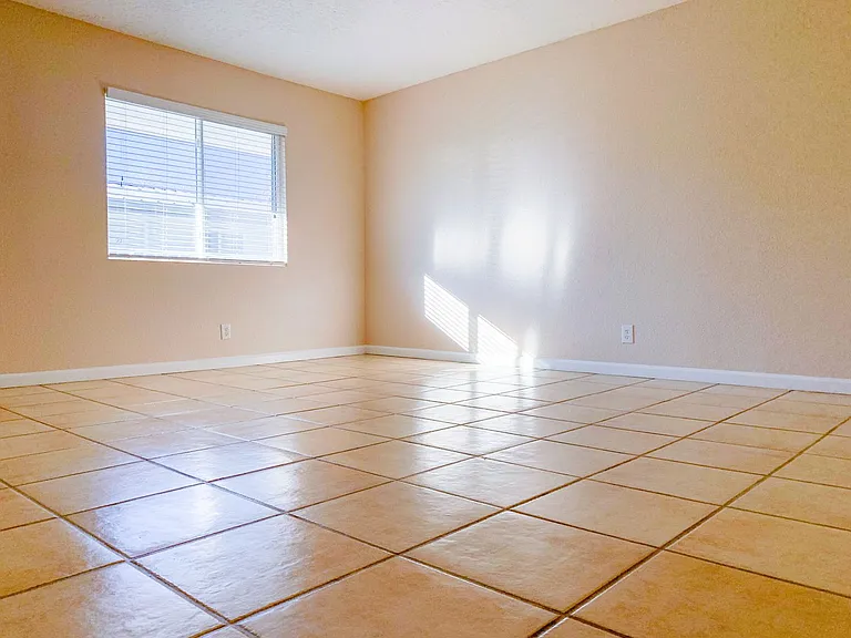 Desert Park Apartments — Photo 9