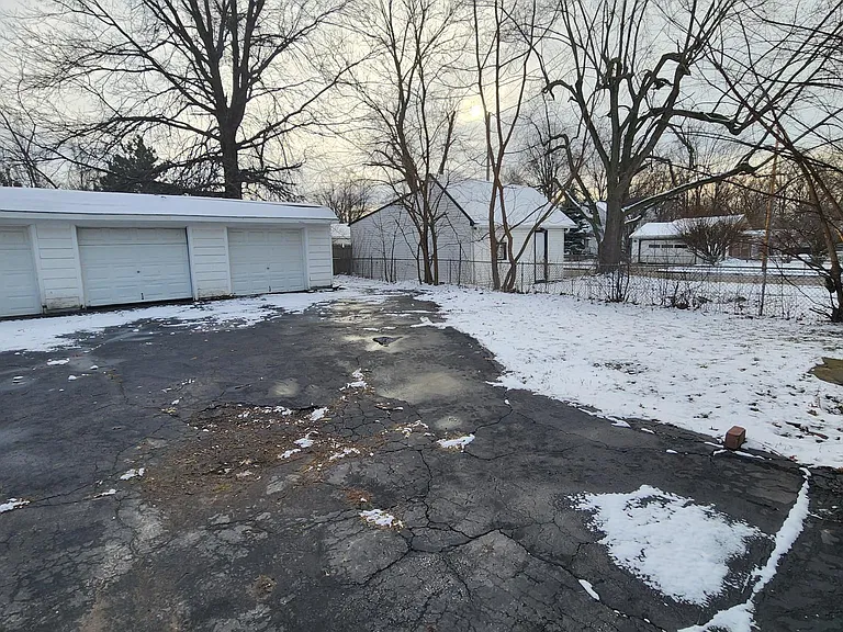20664 Miller Ave — Photo 34