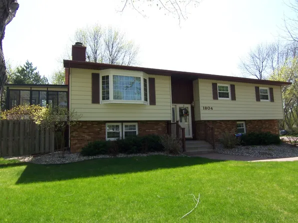 1804 Skyview Ln, Brookings, SD 57006