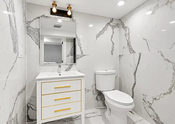 Bathroom, photo 2