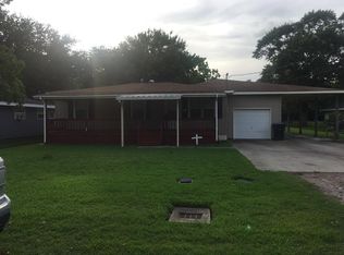 7131 Howe St, Groves, TX 77619