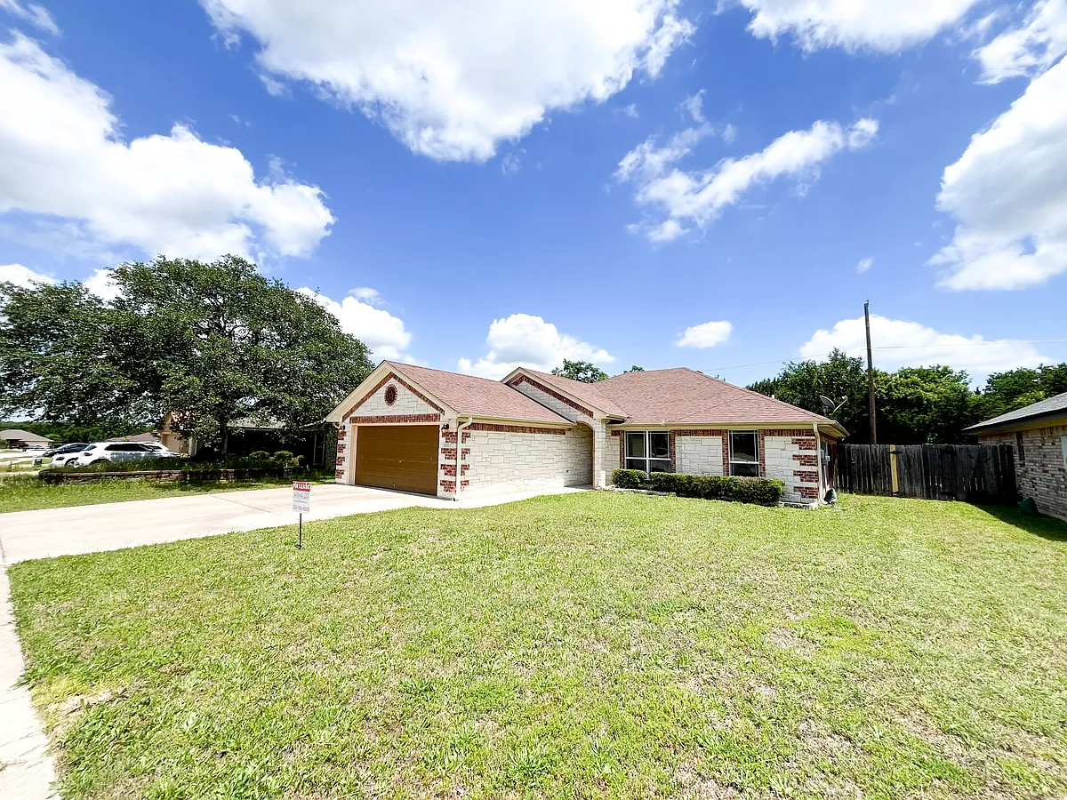Building Photo - 2202 Duran Dr