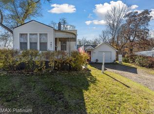 207 Locke St, Holly, MI 48442