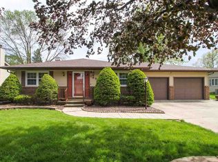 185 Heritage Ave, Lincoln, IL 62656