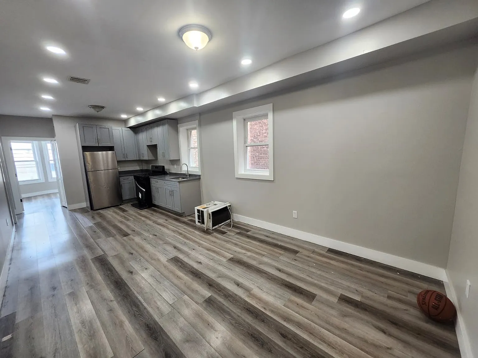 186 Hawthorne Ave — Photo 3