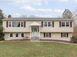592 Wingfoot Rd, Orange, CT 06477